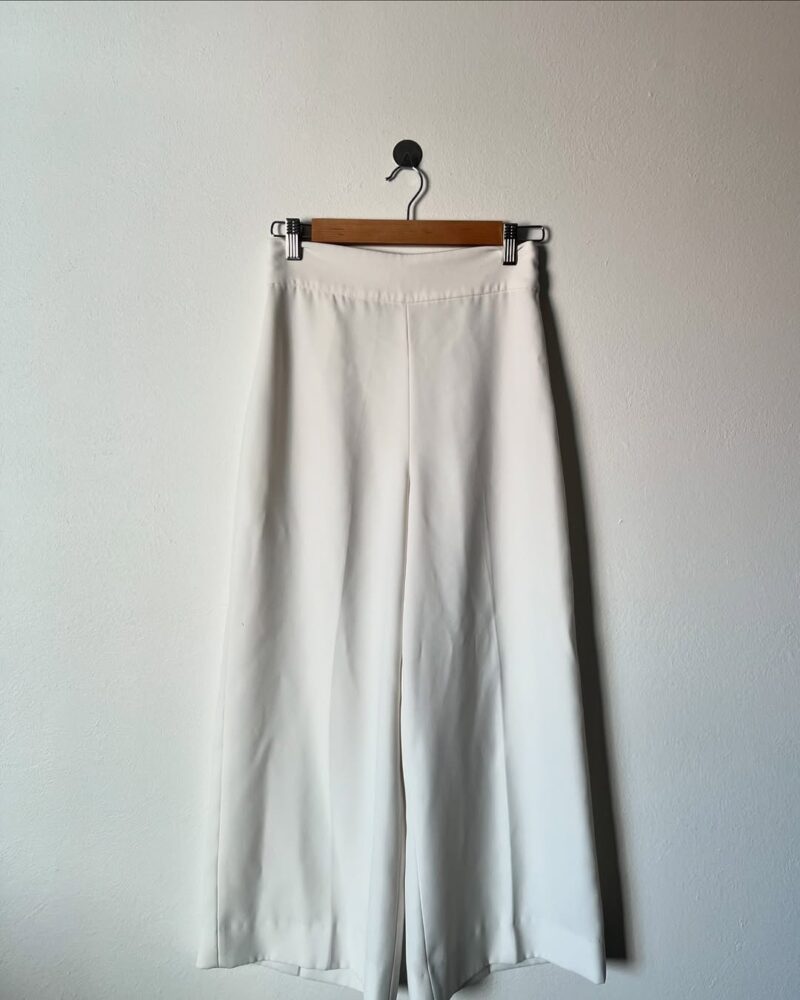 Pantalón blanco de vestir – Zara