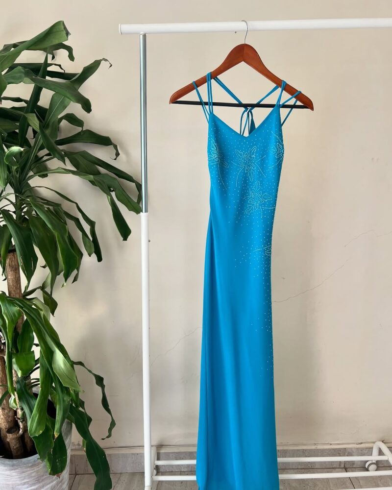 VESTIDO TURQUESA CON ESCOTE EN ESPALDA