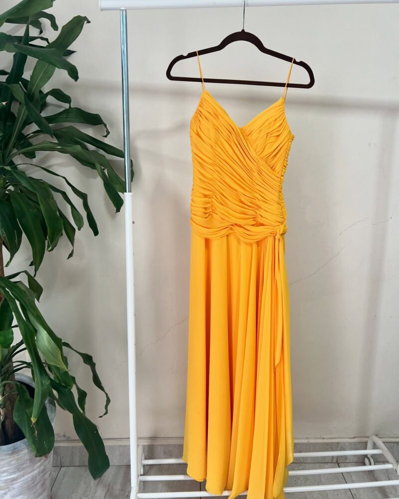 Vestido de tirantes amarillo