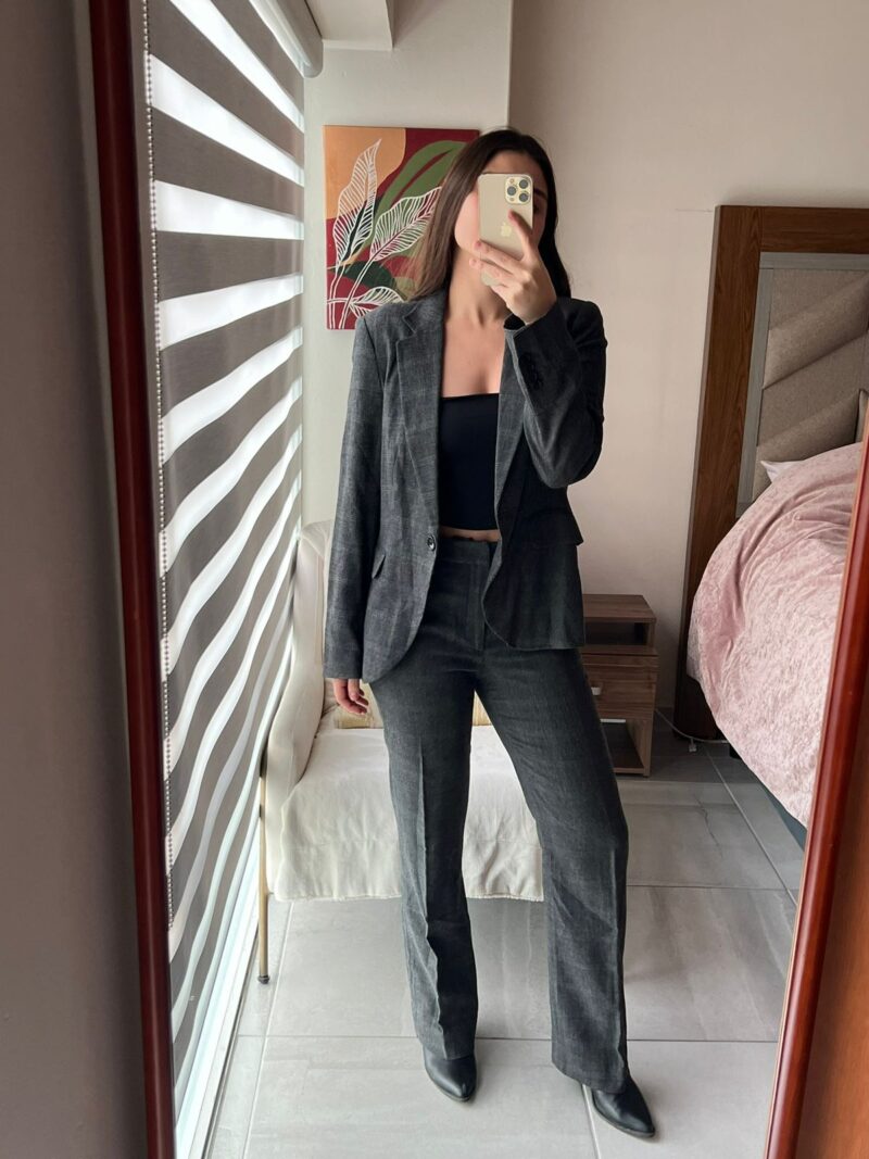 SET BLAZER Y PANTALON GRIS
