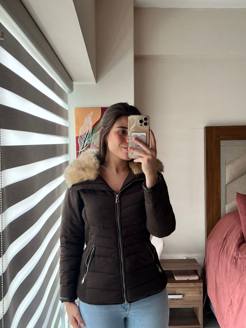 CHAMARRA CON PELUCHE EN GORRO