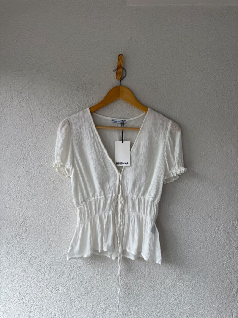 BLUSA BLANCA NUDOS