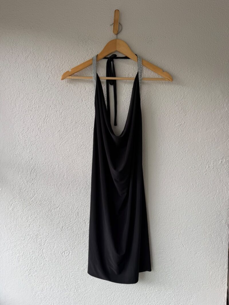 VESTIDO ESCOTE EN LA  ESPALDA