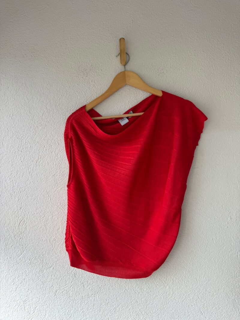 BLUSA ASIMÉTRICA ROJA