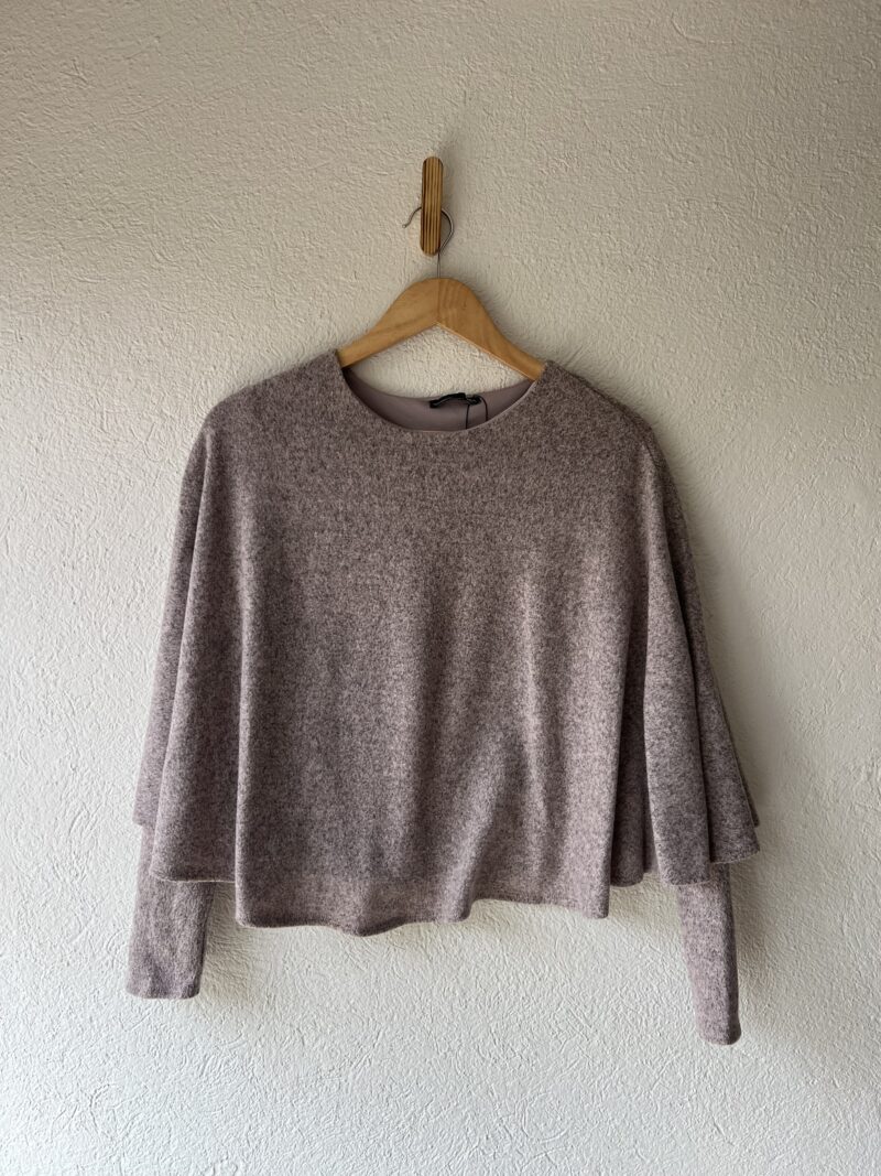 BLUSA TIPO CAPA