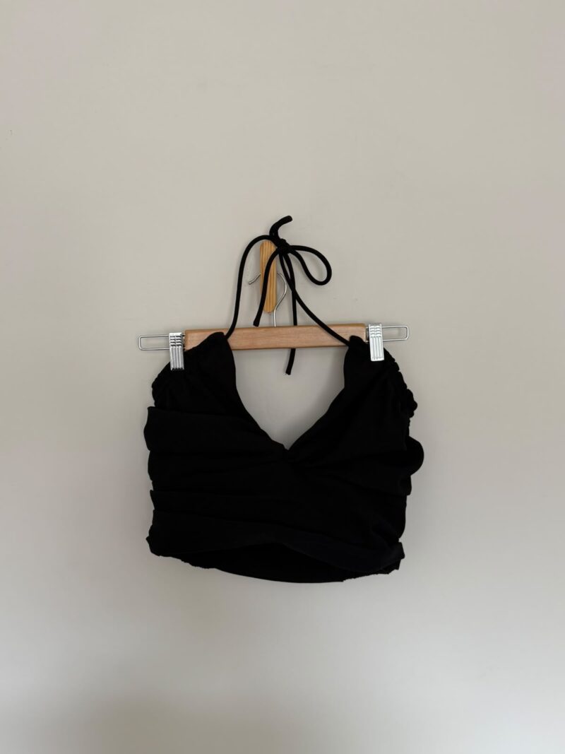 TOP HALTER NEGRO