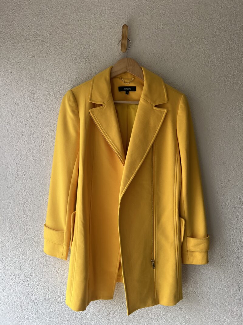 ABRIGO AMARILLO